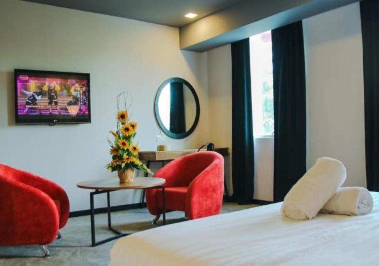 Hotel Regal Vista Ипох Екстериор снимка