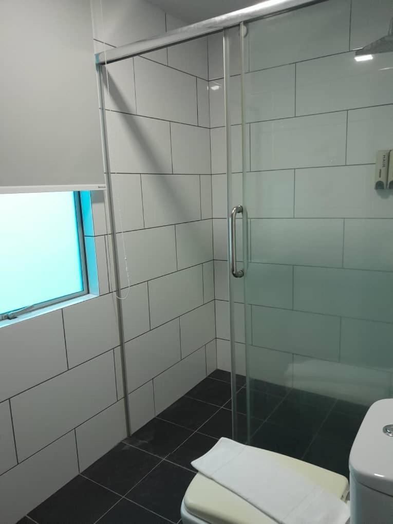Hotel Regal Vista Ипох Екстериор снимка